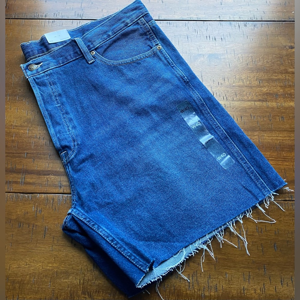 •NWT•Calvin Klein Mens Frayed Hem Denim Shorts- 40W